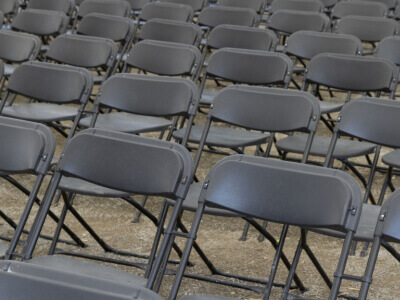 Saliekamo mēbeļu priekšrocības biznesa vajadzībām