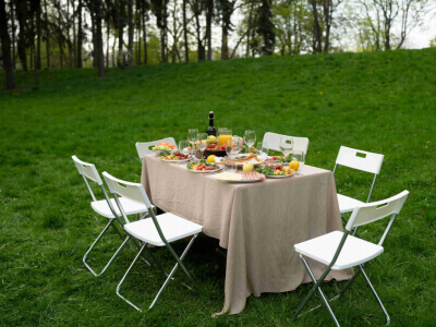 Kāpēc saliekamie galdi ir neaizstājama izvēle mazām telpām un pārgājieniem?