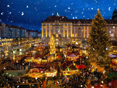 Kā izveidot Ziemassvētku ciematu: no tirgus stendiem līdz apsildāmām terasēm